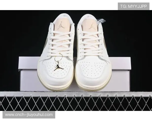 乔丹复古足球鞋:经典与现代融合的运动潮流之选 乔丹复古足球鞋:经典与现代融合的运动潮流之选